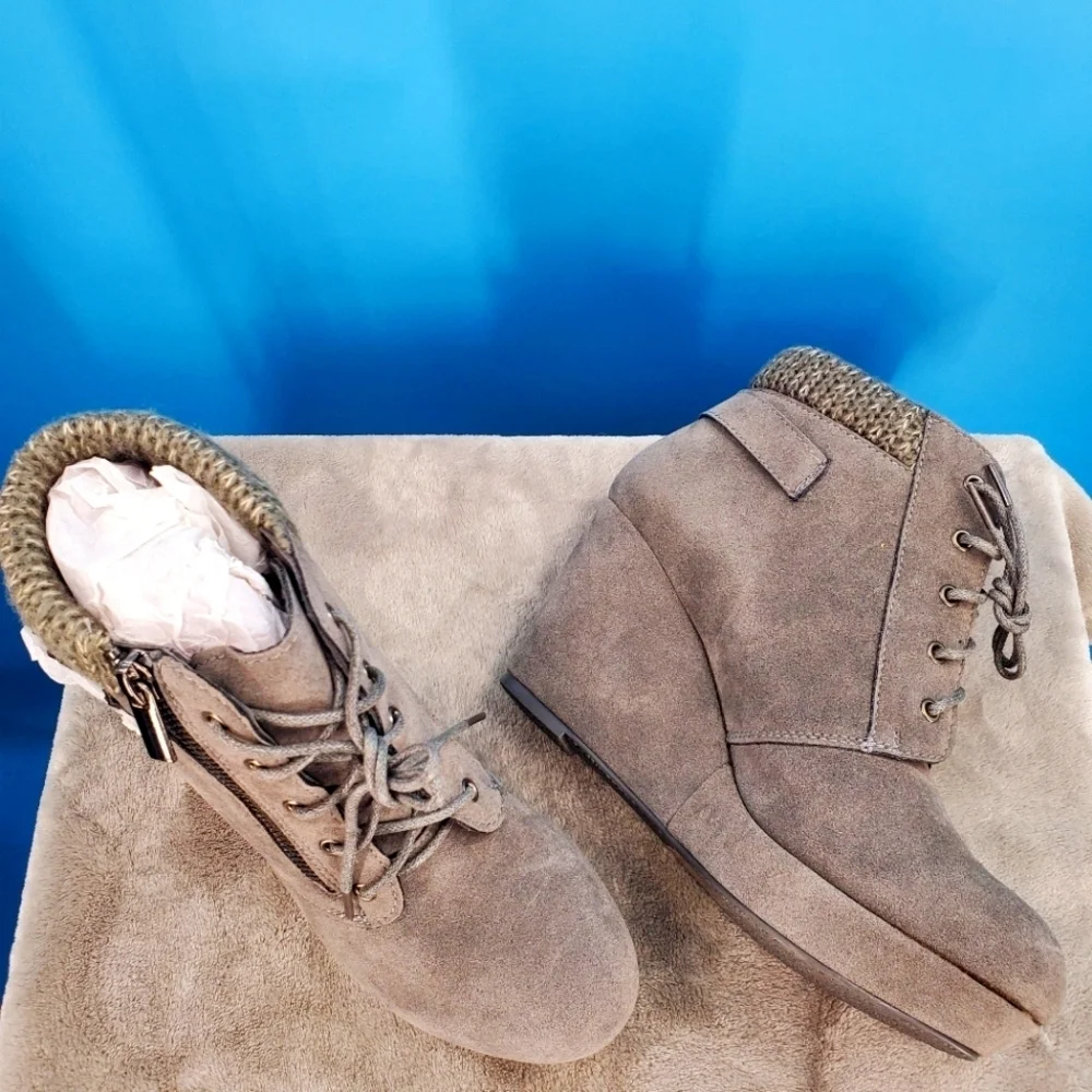 NEW! Shoe Dazzle grey wedge booties 9